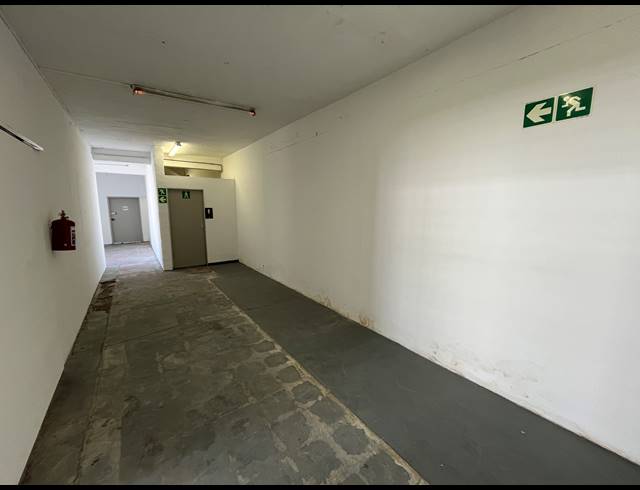 900M² WAREHOUSE TO LET IN PAARDEN EILAND